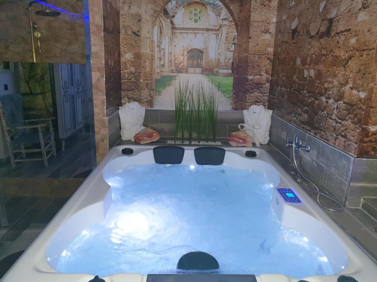La Veguilla Deluxe Jacuzzi Apartment *